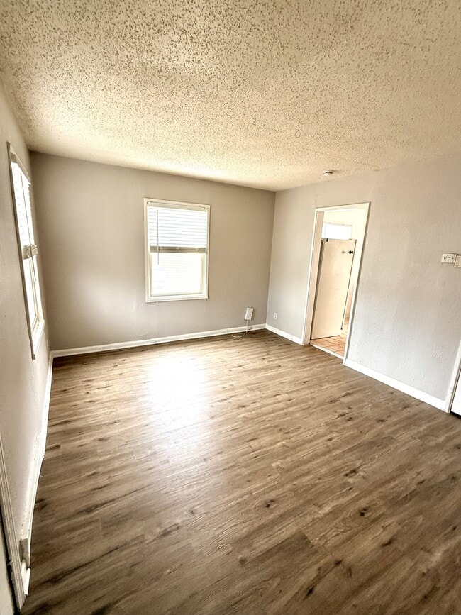 Building Photo - 9534 Charlotte St