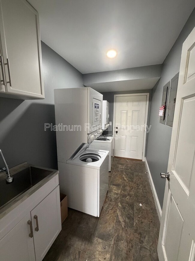 Building Photo - 1512 Waverly Way