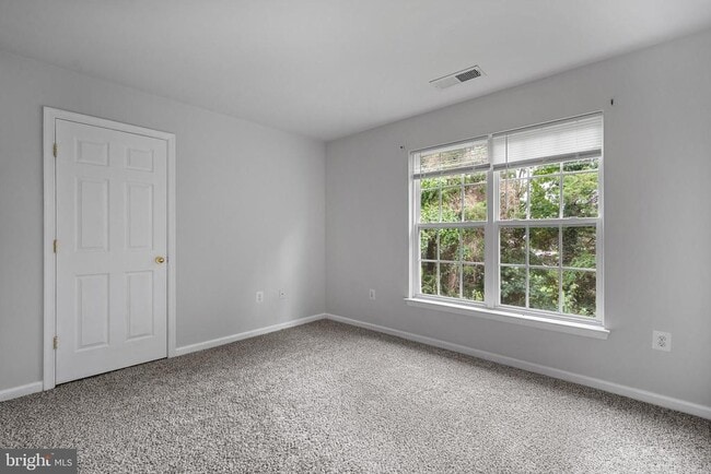 Building Photo - 21375 Lookout Dr