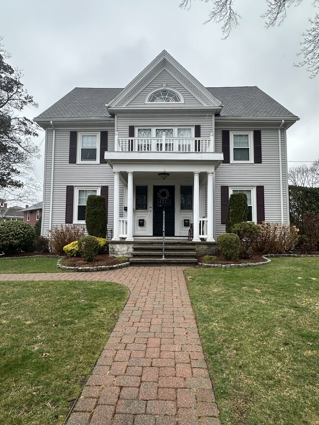 Building Photo - 14 Mishawum Rd