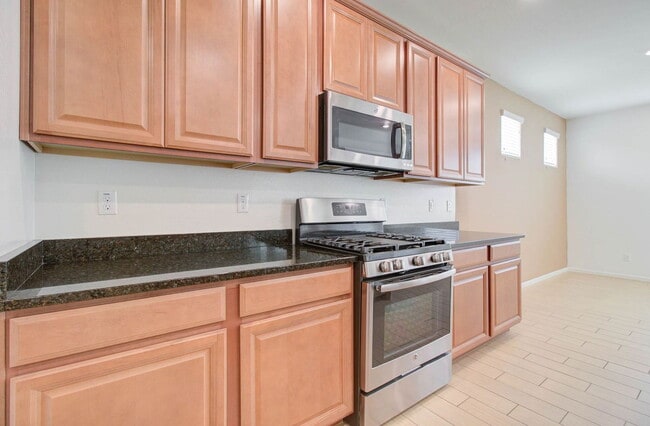 Building Photo - 1106 E Regent Dr