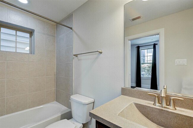 Building Photo - 720 N Shepherd Dr