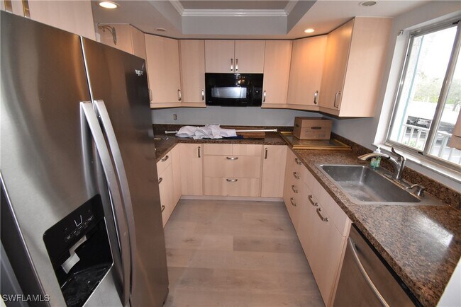 Building Photo - 5667 Rattlesnake Hammock Rd