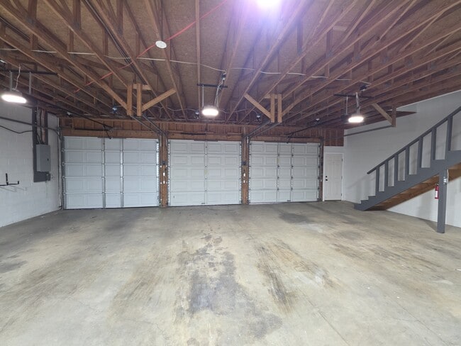 Building Photo - 105 Becky Dr