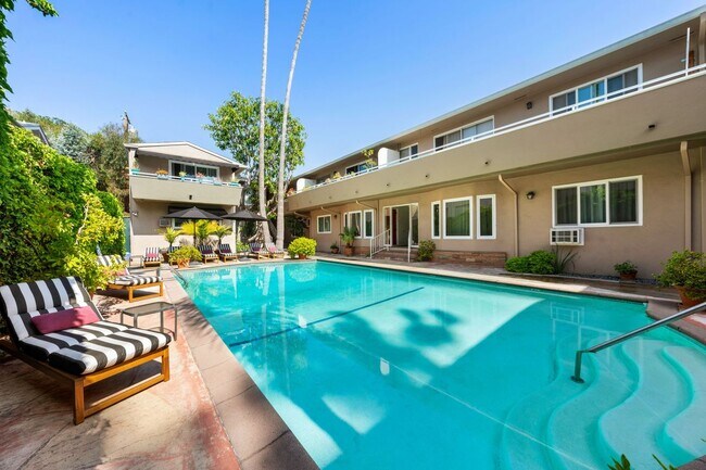 Building Photo - 1330 N Crescent Heights Blvd