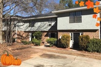 Building Photo - Welcome to the Delightful End Unit! This c...