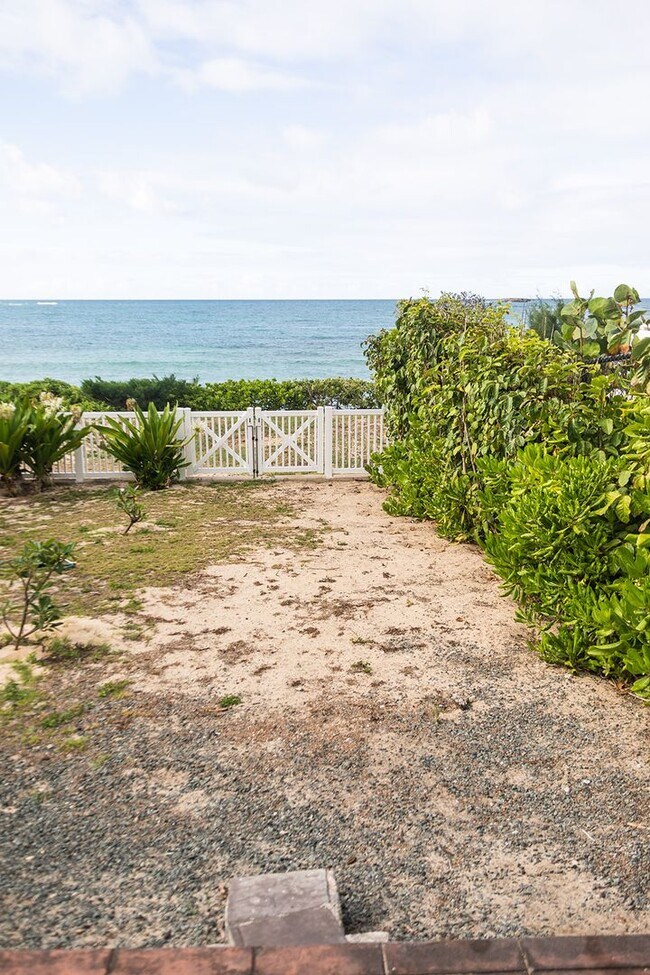 Building Photo - Oceanfront Malaekahana 3 bed / 2 bath Reno...