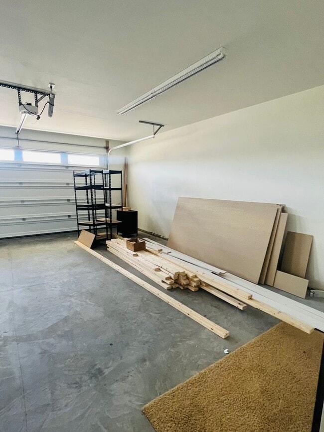 Building Photo - Newer Home - 3 Bedroom - 2 Bath - Corvallis