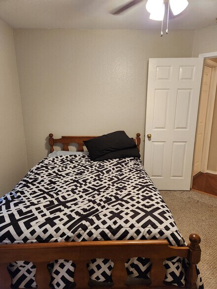 No linens provided - 17233 Cory Ray Ln