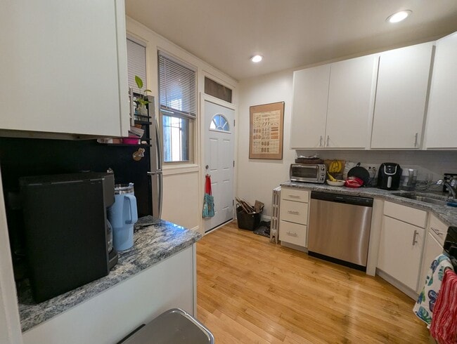 Building Photo - Newly Renovated 3 BR/1 BA in Loyola