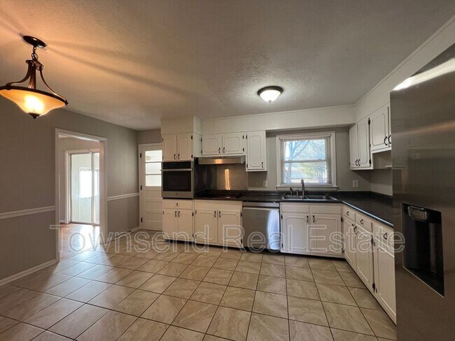 Building Photo - 5313 Hampton Rd