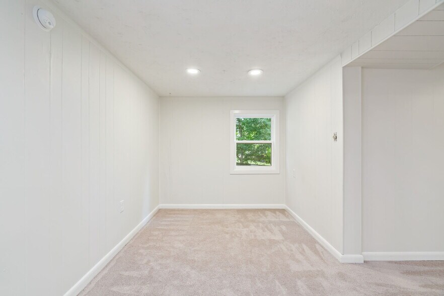 Building Photo - 1316 Huntington Rd