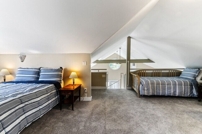 Building Photo - Lake Como Cozy Furnished Loft Available for Monthly & Mid-Term Rentals