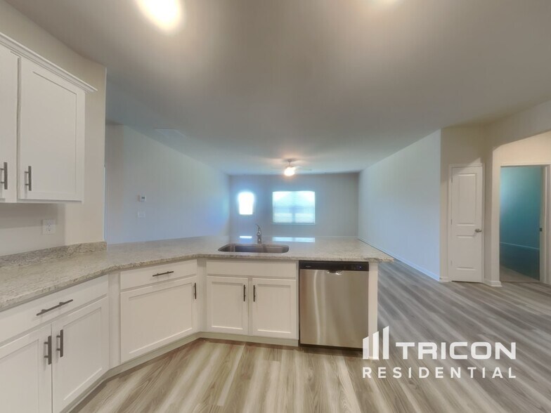 Building Photo - 255 Oliver Dr