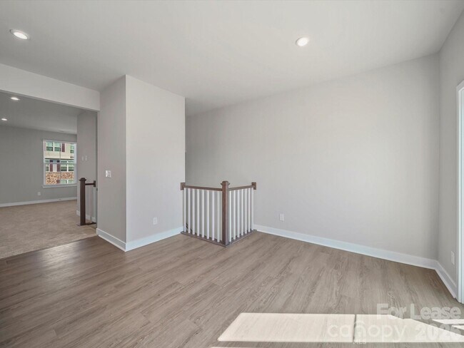 Building Photo - 9922 Oaklawn Blvd NW
