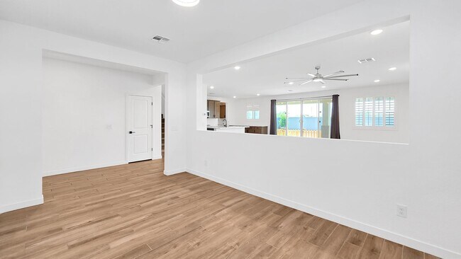 Building Photo - Newly built home with loads of space and S...