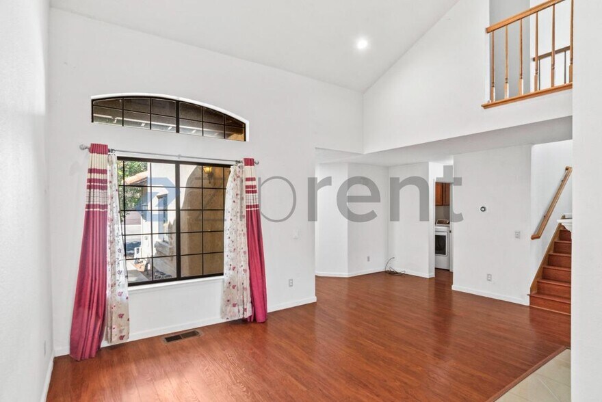 Building Photo - Unit
