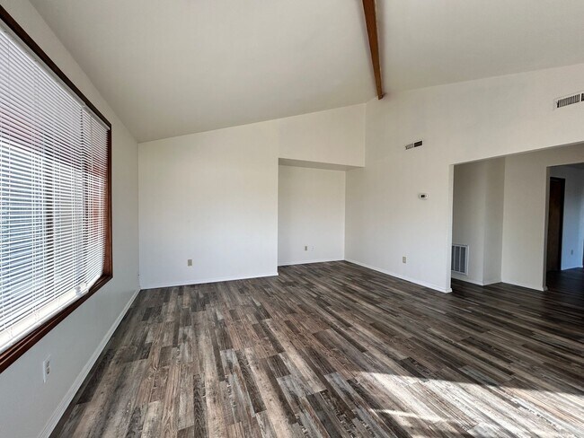 Building Photo - 6412-6416-6424 S 6th St.