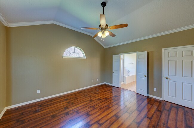 Building Photo - 2610 Ledgebrook Ln