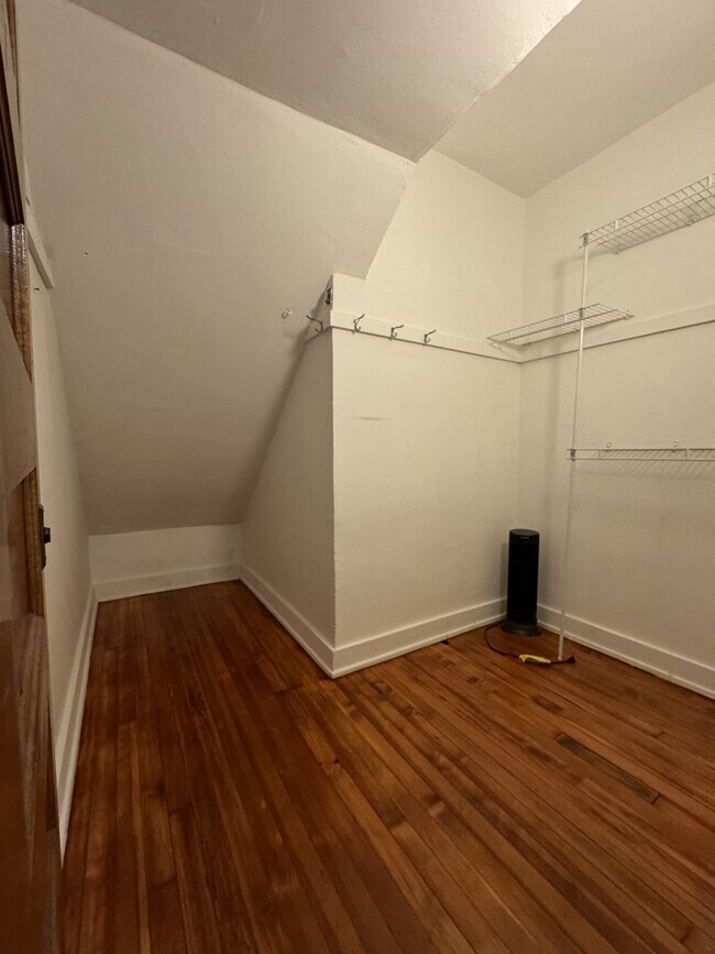 Building Photo - 18 Burgoyne St