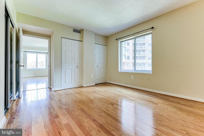 Building Photo - This contemporary, sun-drenched condo is perfect for you!