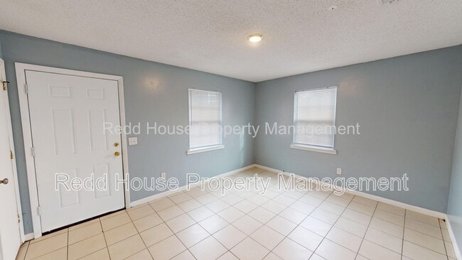 Building Photo - 105 Nann St