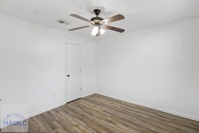 Building Photo - 219 Kevin Rd