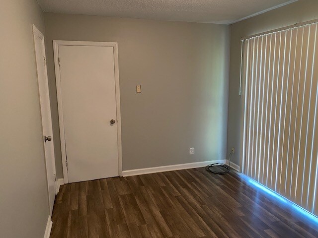 Building Photo - 4104 Talwell Dr SW
