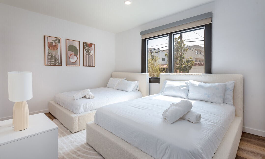 Building Photo - 1070 S Bedford St