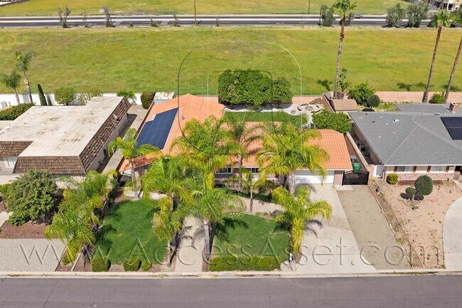 Building Photo - Beautiful 3BR/2BA Home In Hemet With Lush Backyard & Fruit Trees!