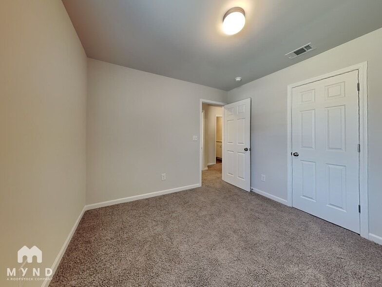 Building Photo - 12384 Waterbury Dr