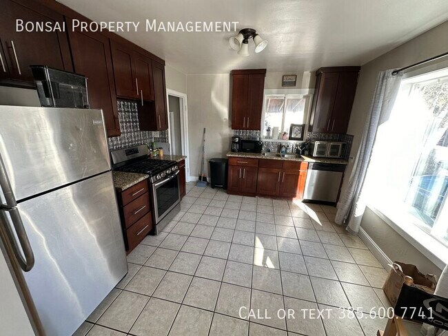 Building Photo - 2577 S 700 E
