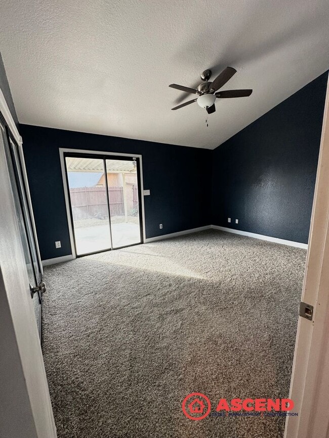 Building Photo - Charming Condo Located in HOA!
