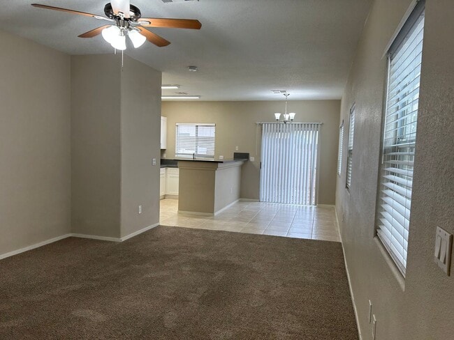 Building Photo - 2 story townhome in Mountains Edge