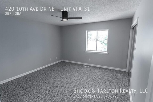 Building Photo - 420 10th Ave Dr NE