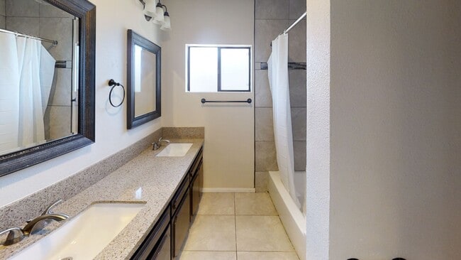 Building Photo - 7BD/3BA, Big Driveway!!