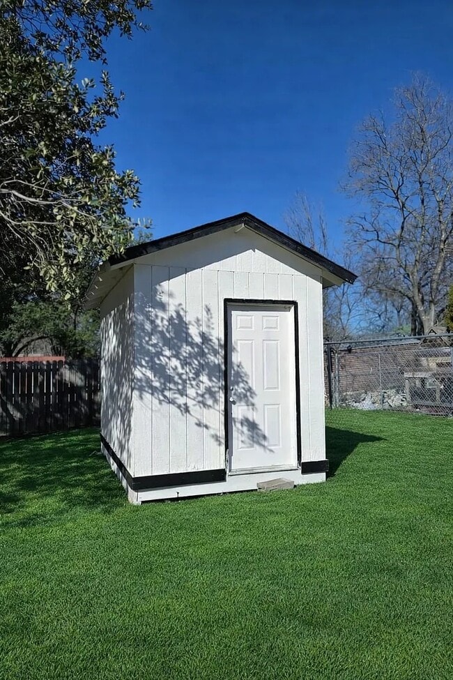 Building Photo - 5855 Castle Brook Dr