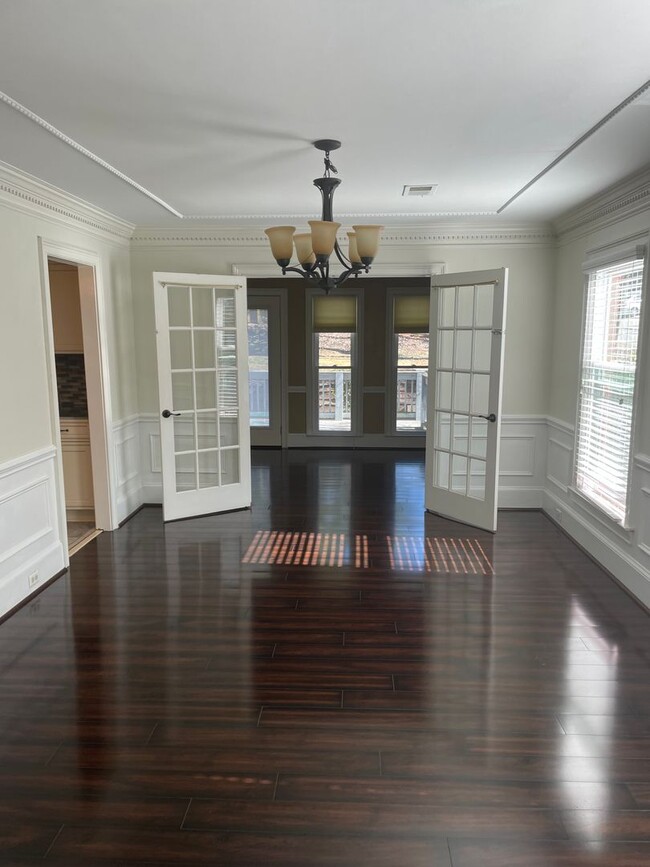 Building Photo - Classy Townhome In The Heart of Martinez-