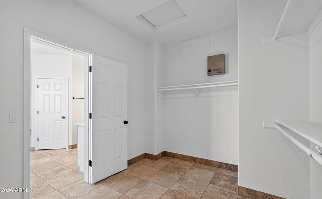 Building Photo - 7742 E Los Gatos Dr