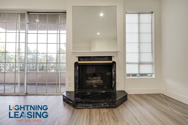 Building Photo - 15132 1/2 Magnolia Blvd-103D