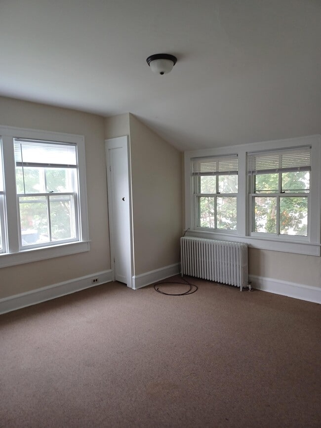 Building Photo - 18 E Clifford St