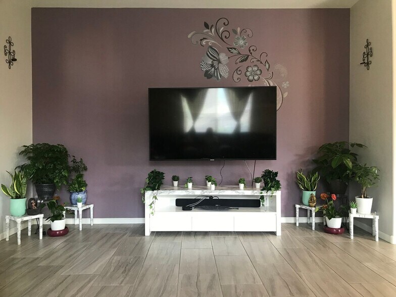 Building Photo - 5407 W Desert Hollow Dr