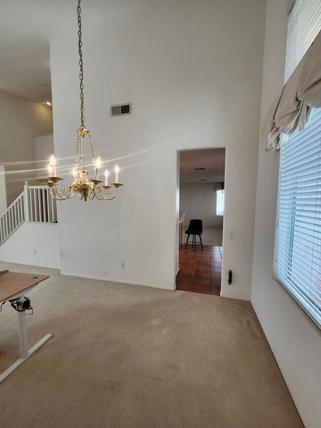 Building Photo - Beautiful two-story in Hunter's Ridge