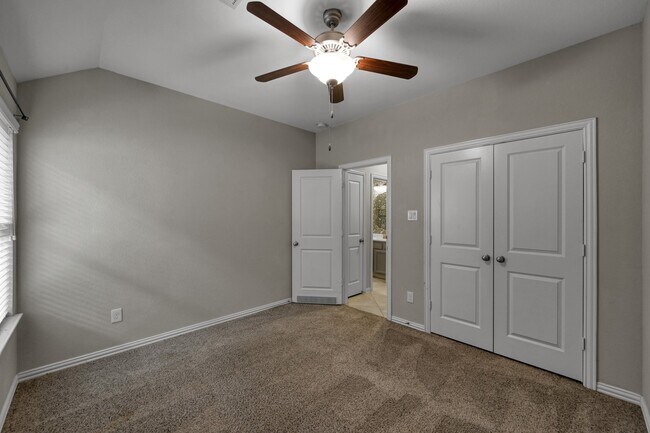 Building Photo - 122 S Bearkat Ct