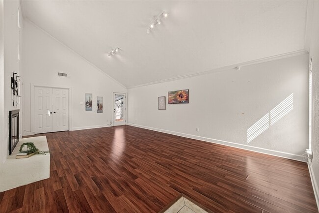 Building Photo - 11414 Meadow Lake Dr