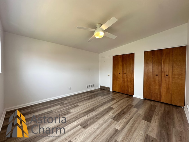 Building Photo - Spacious 4 Bedroom + Den Home with Private...