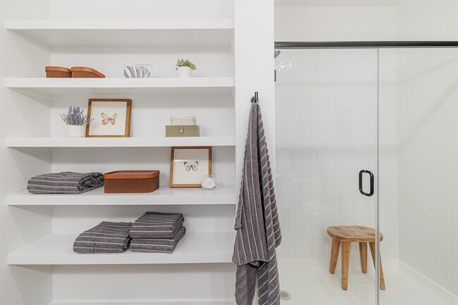 Building Photo - 10505 Deerwood Rd