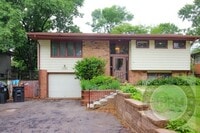 Building Photo - 3 Bedroom 1.5 Bathroom Home Located Minutes from Westroads Mall