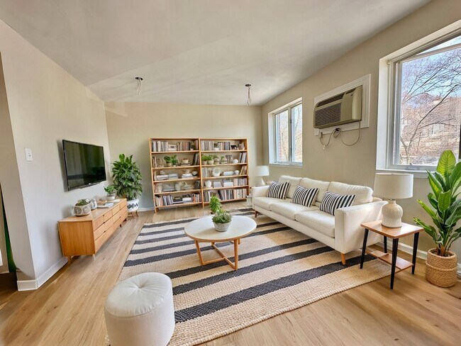 Building Photo - 21 Greenwood St