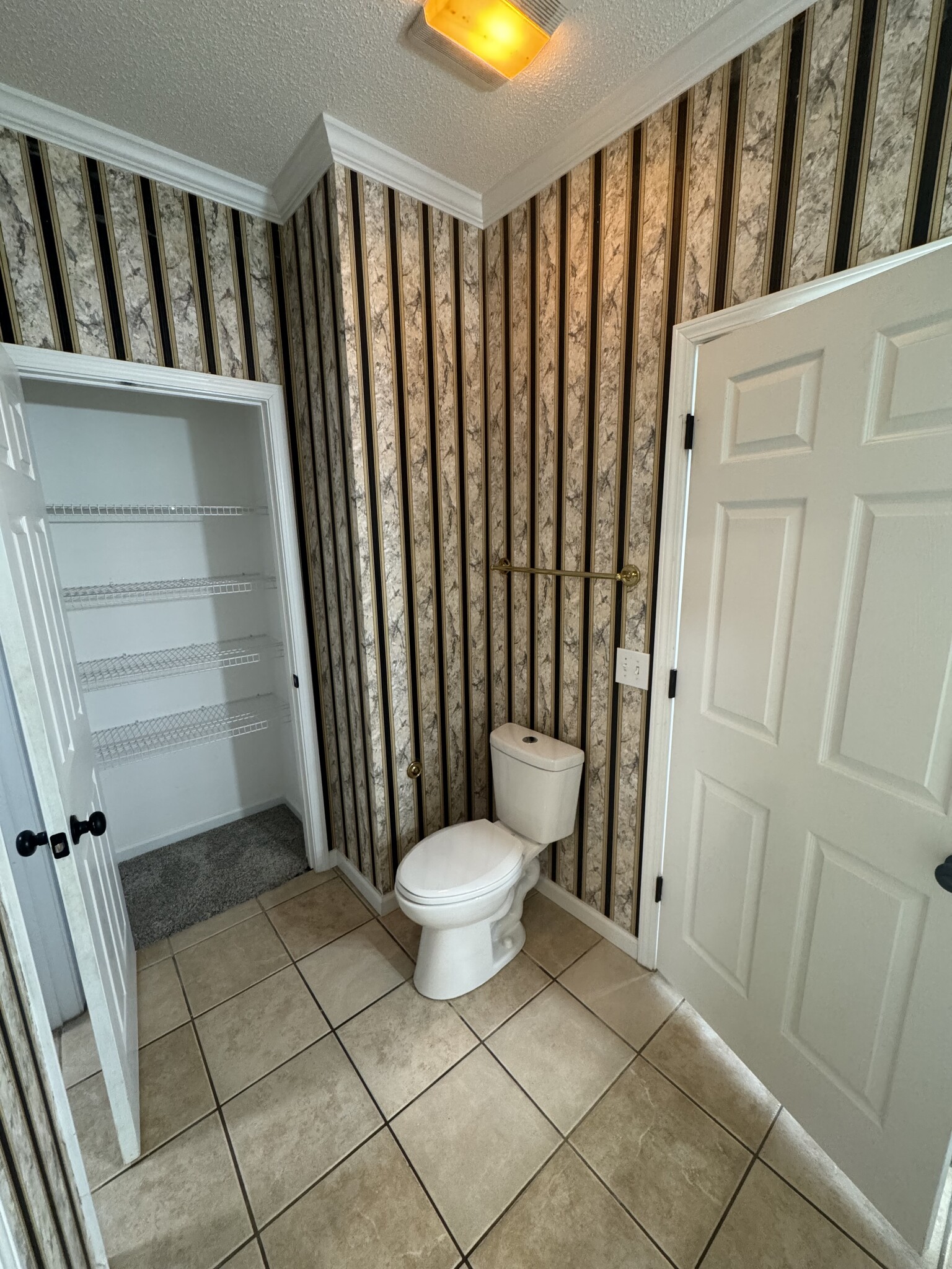 Master bath with linen closet. - 1701 Water Oak Dr